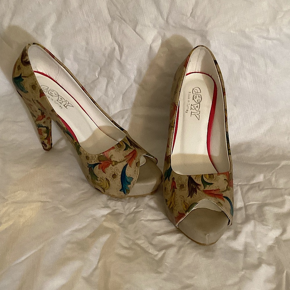Goby hand painted peep toe heels